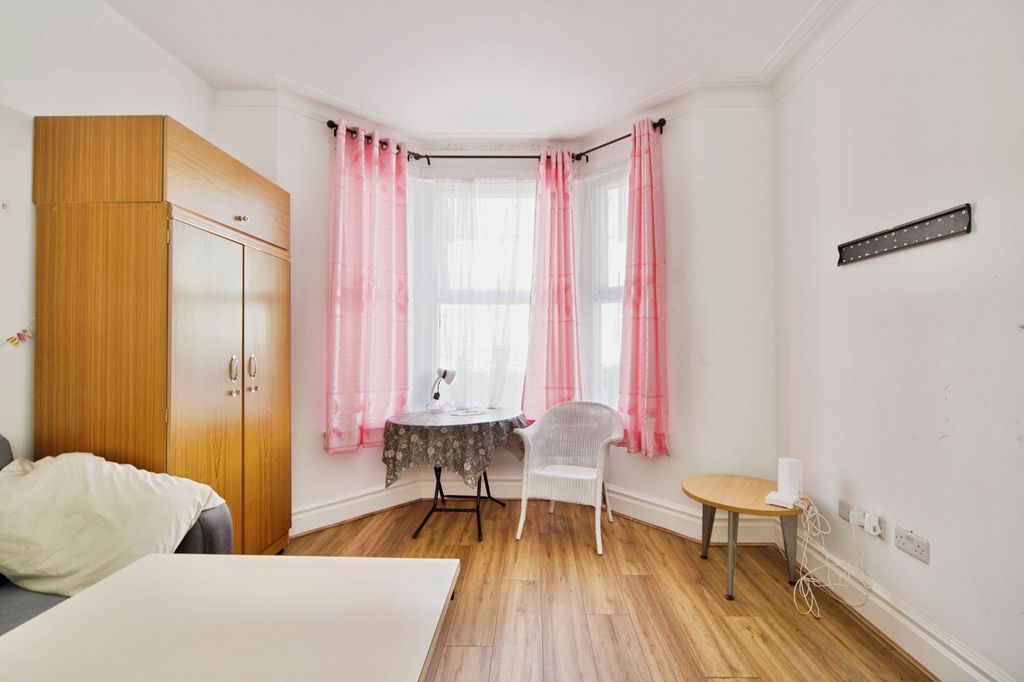 Property photo 3 of 12 Pbox-Img.Jpg