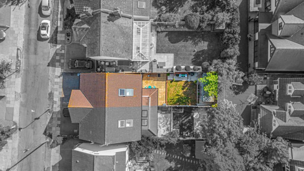 Property photo 2 of 30