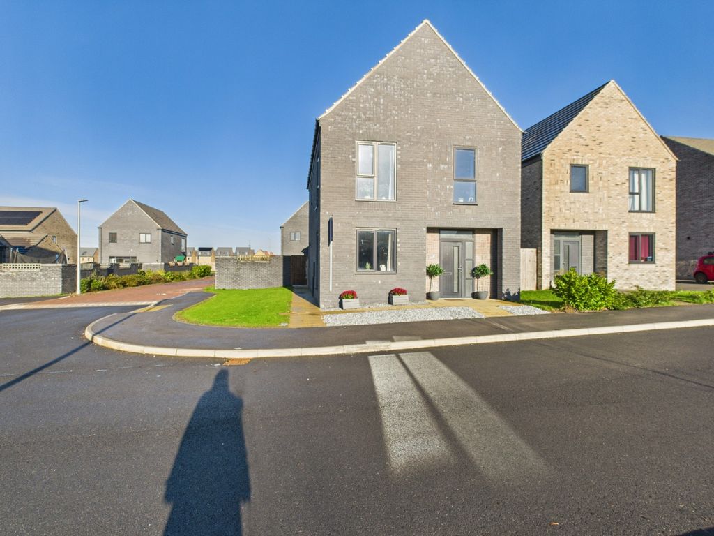 Property photo 2 of 26 4664814