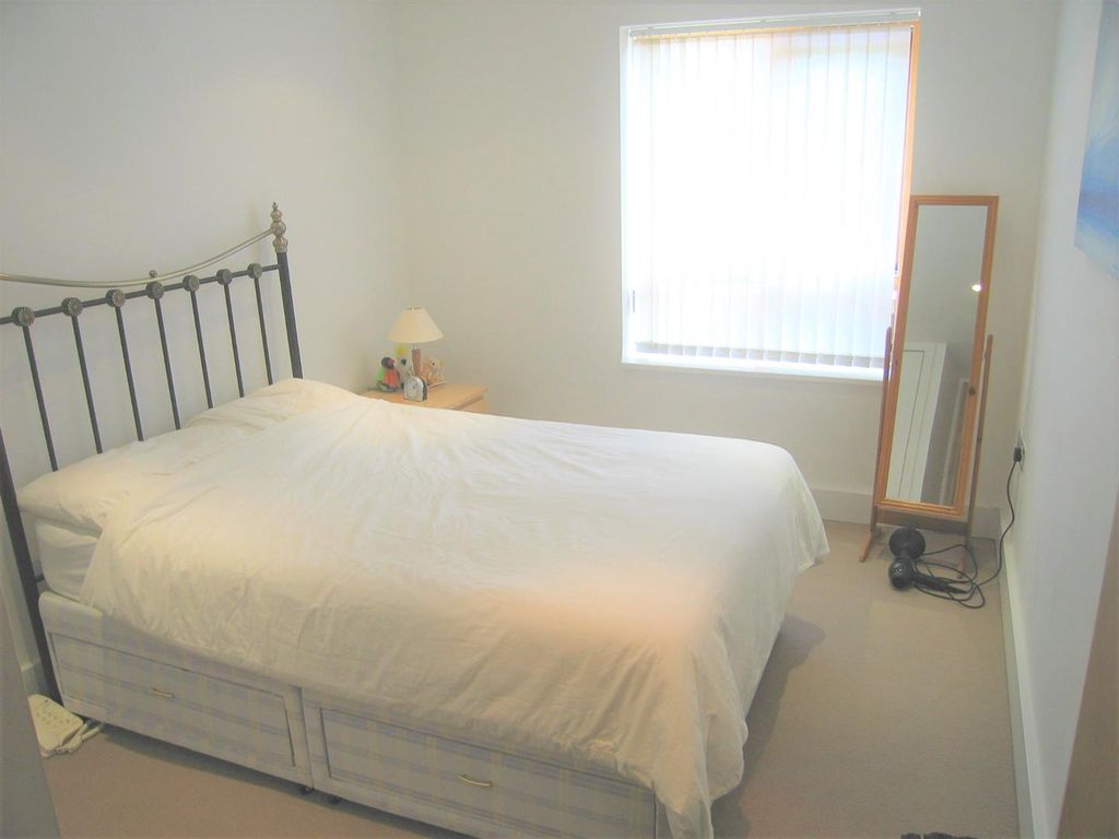 Property photo 3 of 6 Trinity Gate D15 - Bedroom.Jpg