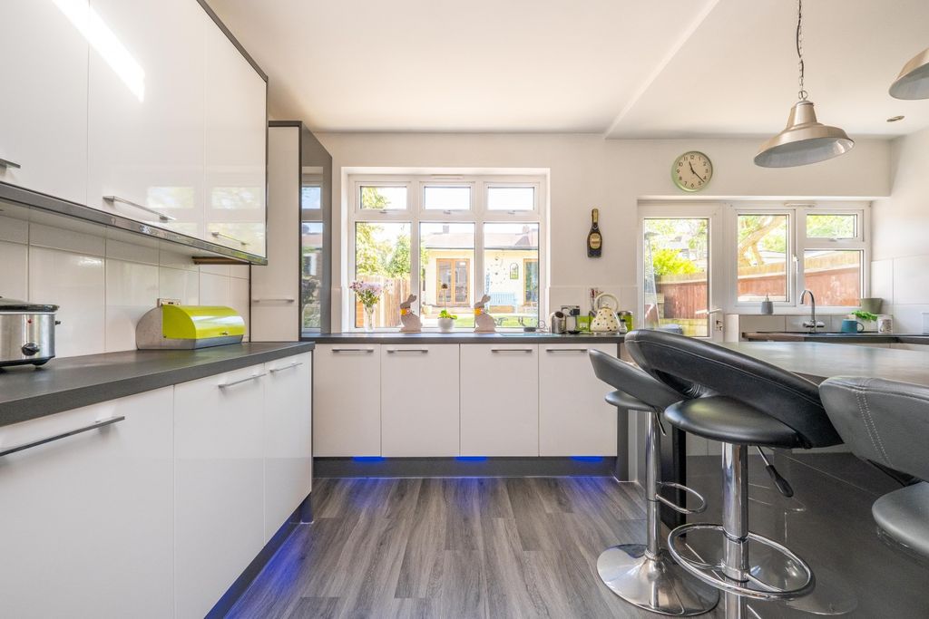 Property photo 3 of 15 Picture No. 54