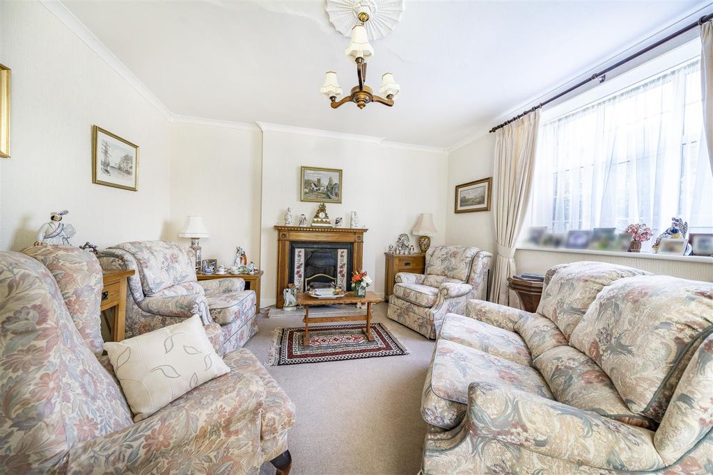 Property photo 3 of 15 Sitting Room