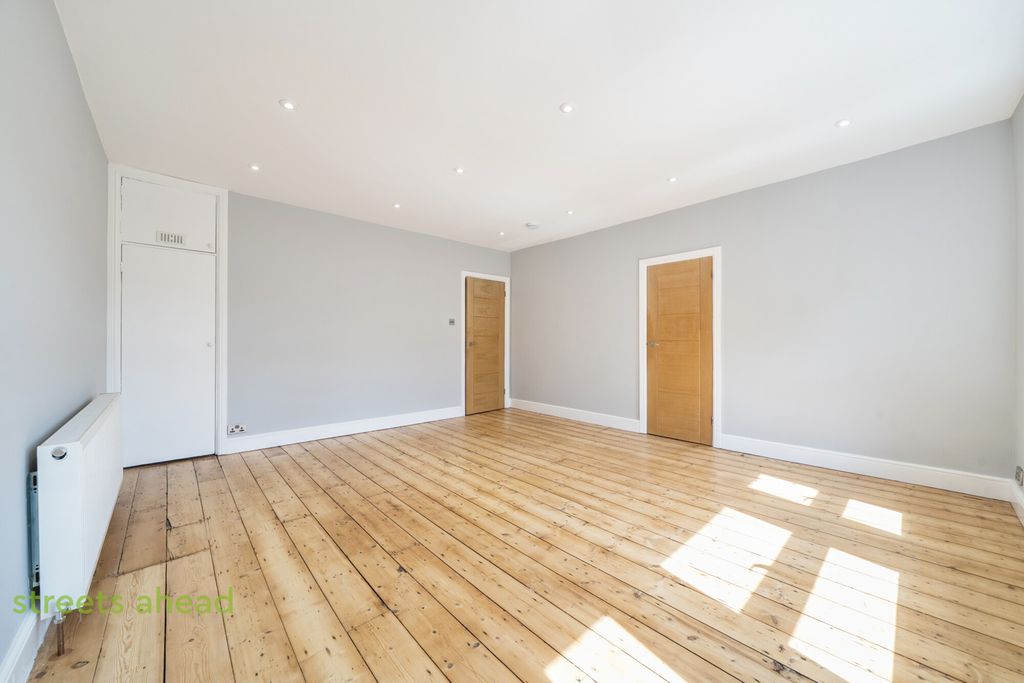 Property photo 3 of 8 2F8070d0-93Ec-4F6...