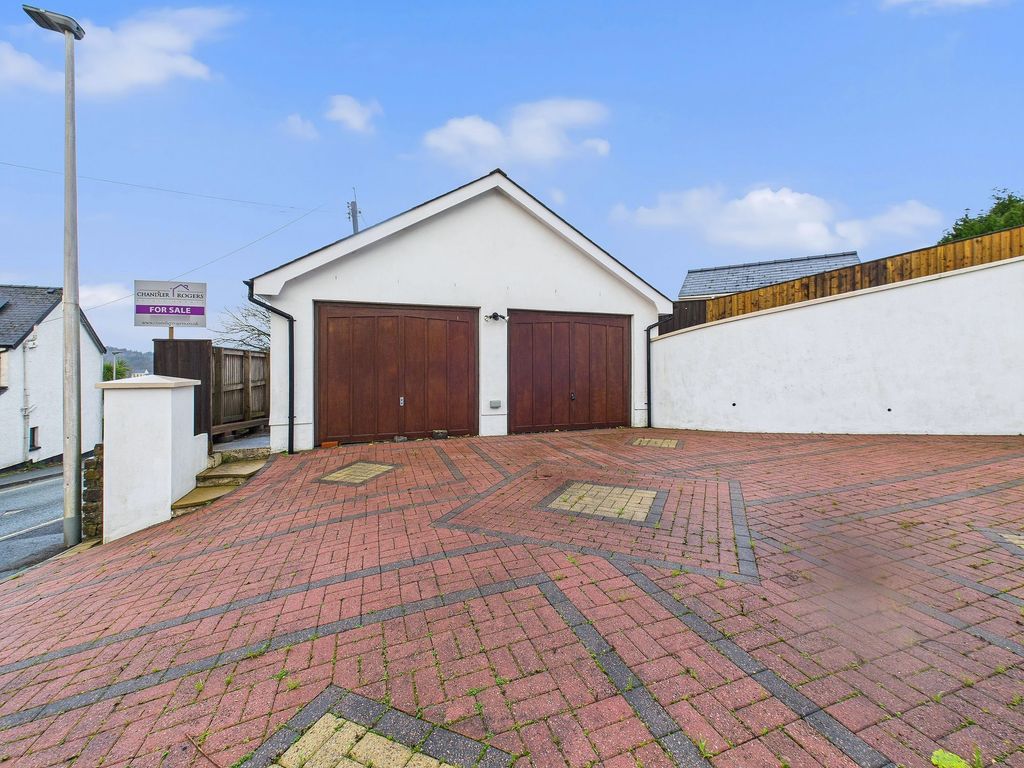 Property photo 2 of 26