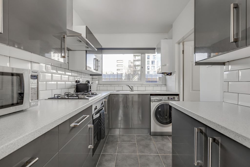 Property photo 1 of 10 Kitchen