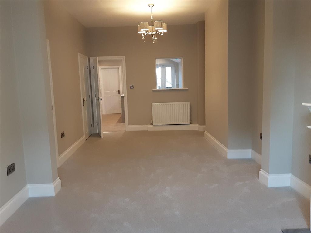 Property photo 3 of 12 Sitting/Dining Room
