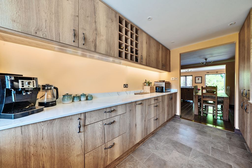 Property photo 2 of 12 Kitchen
