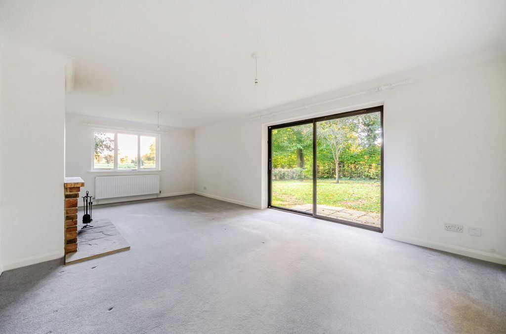 Property photo 2 of 16 1364640-15-68F0c0...