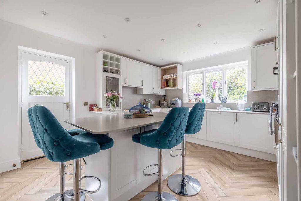 Property photo 3 of 24