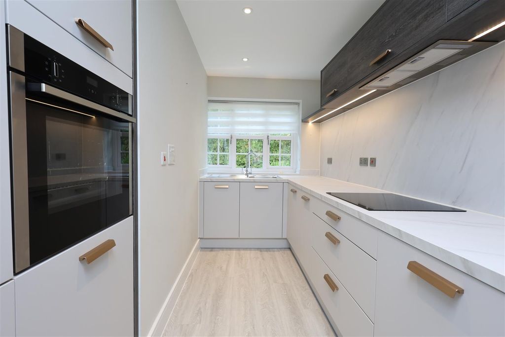 Property photo 2 of 21 Kitchen