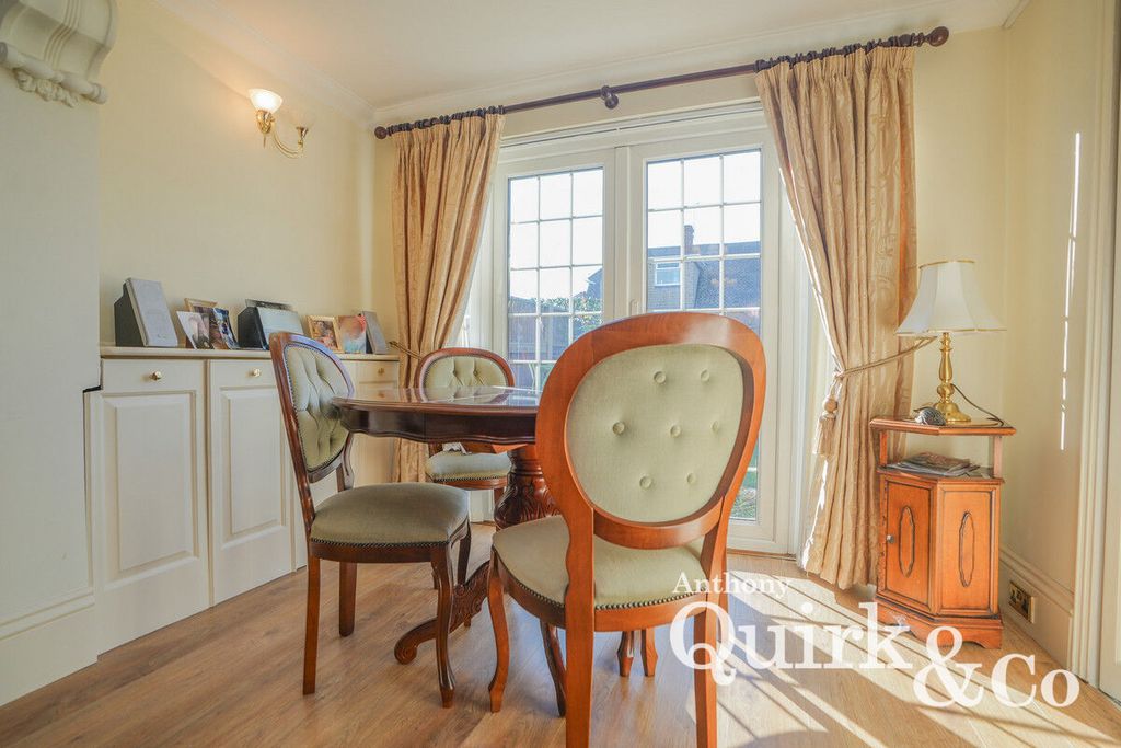 Property photo 3 of 11