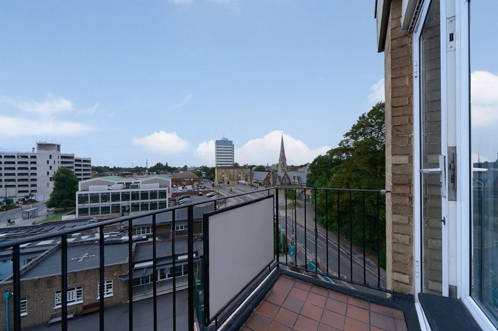 Property photo 2 of 6