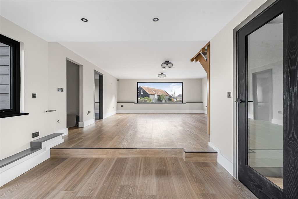 Property photo 2 of 39 41_67243.Jpg