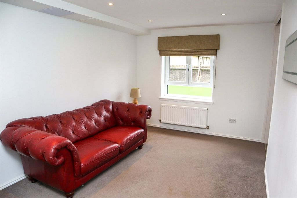 Property photo 3 of 18 Lounge / Kitchen