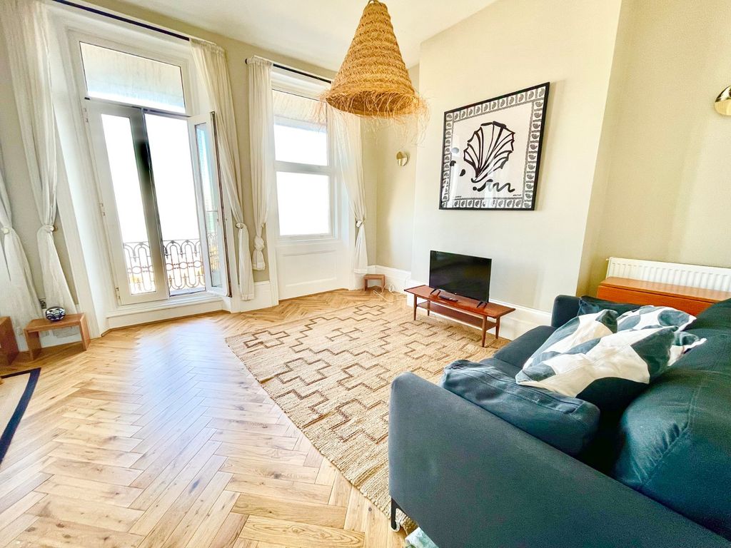 Property photo 2 of 12 Picture 2