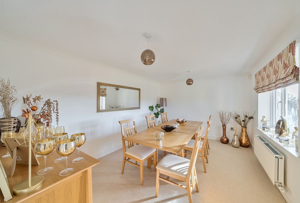 Property photo 2 of 23 1356113-18-68E38d...