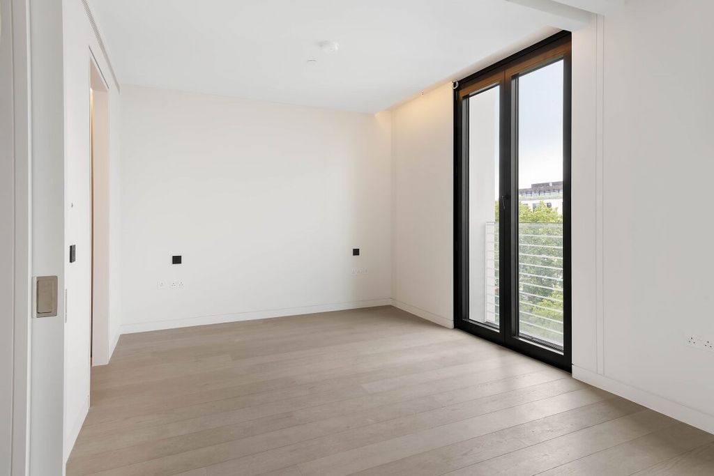 Property photo 3 of 14 Awinship-9167-03-...