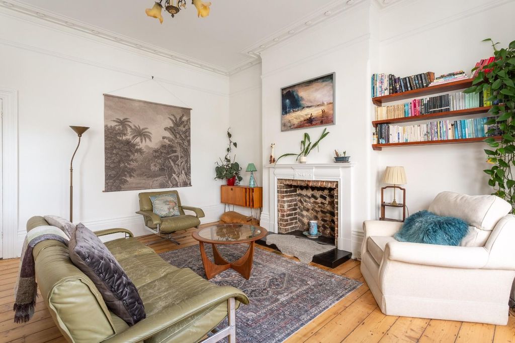 Property photo 3 of 17 Alfred Road-6.Jpg