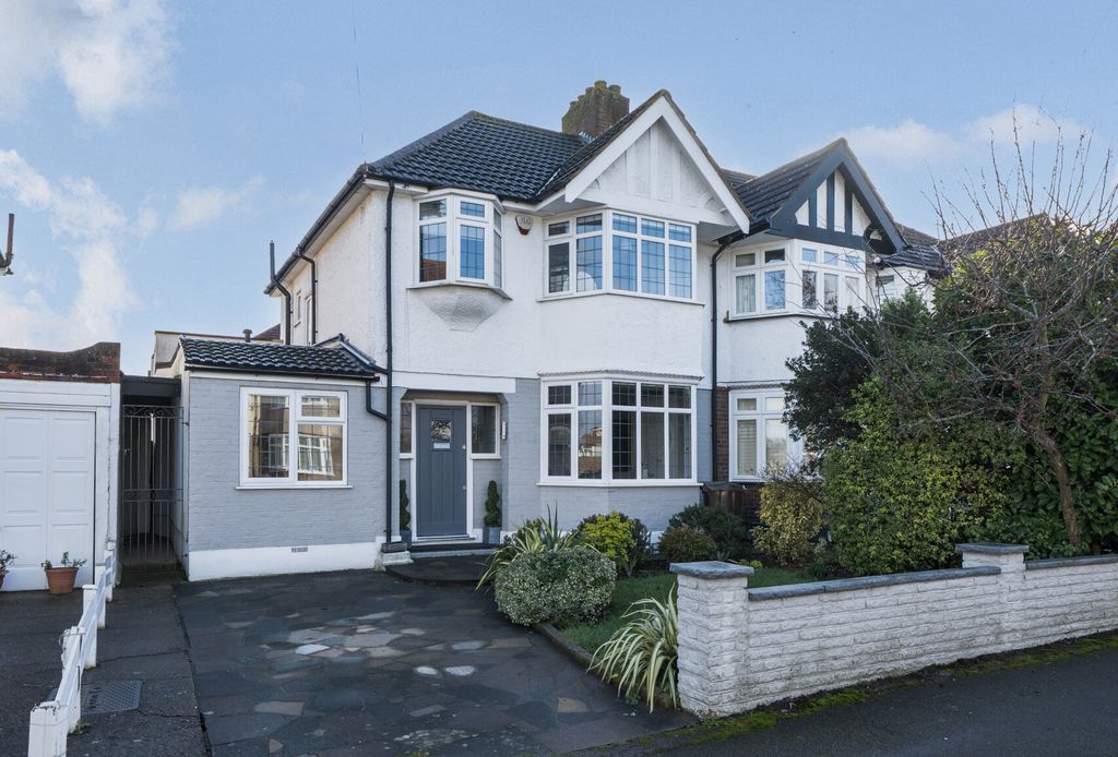 Property photo 3 of 20 1399954-13-6979Fd...