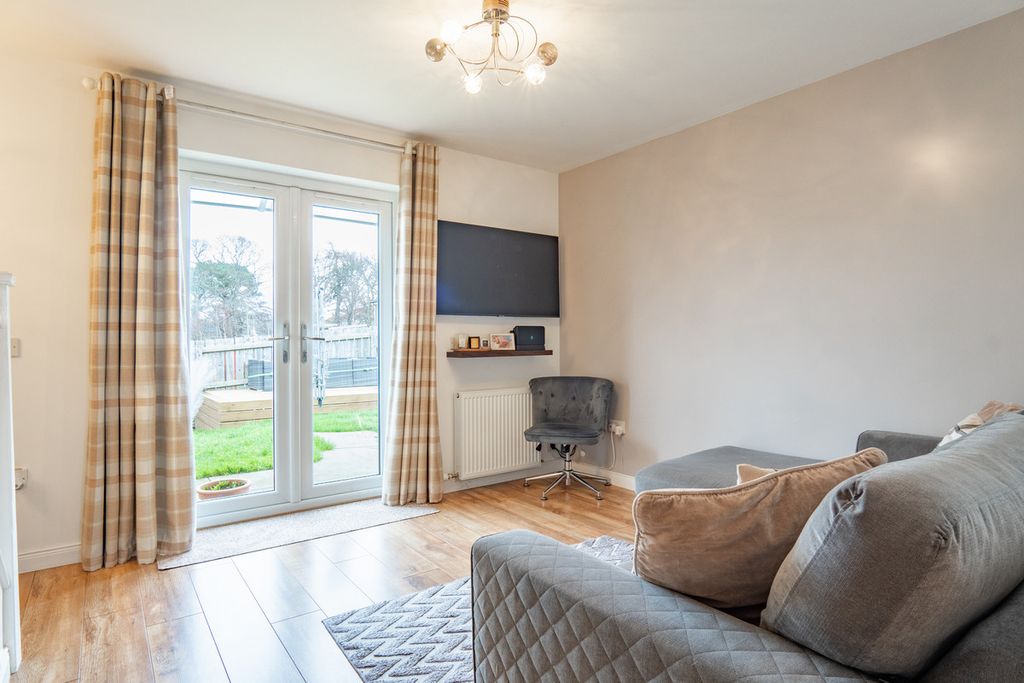 Property photo 2 of 27