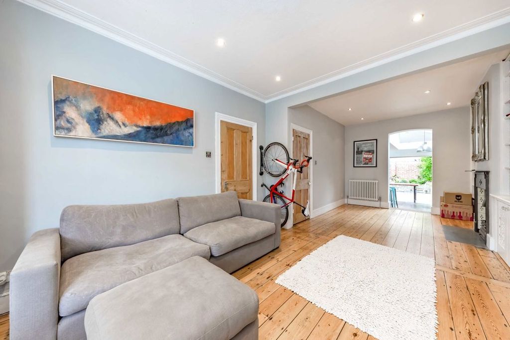 Property photo 2 of 8