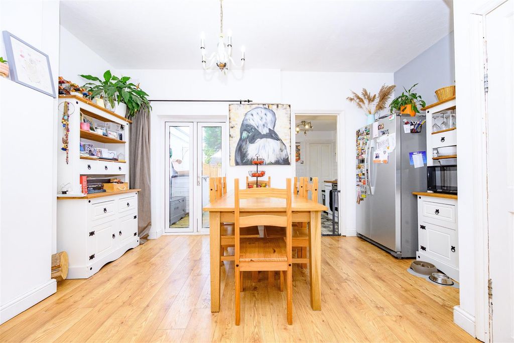 Property photo 3 of 21 Dining Room