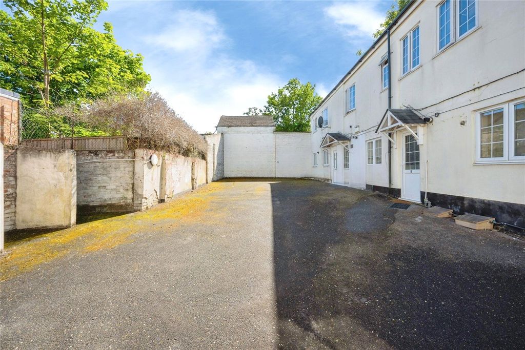 Property photo 2 of 11 Picture No. 26