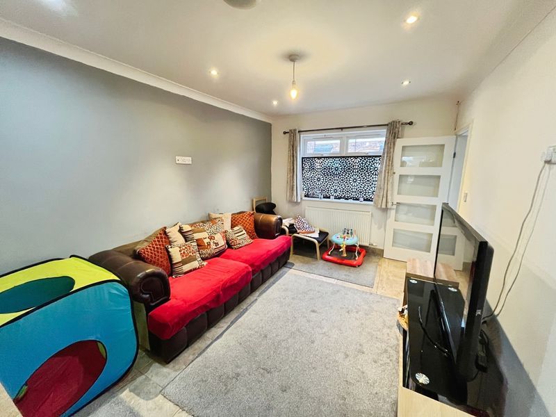 Property photo 2 of 17 Dining Room