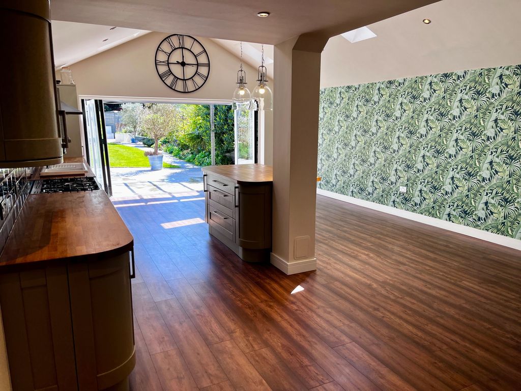 Property photo 3 of 33