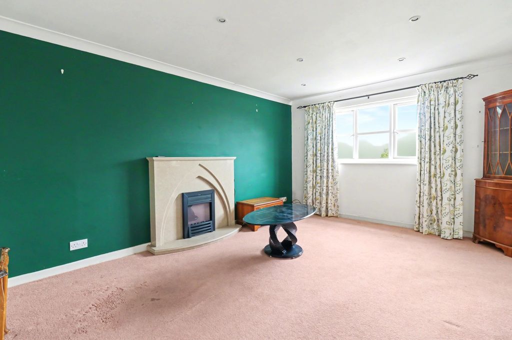 Property photo 2 of 11