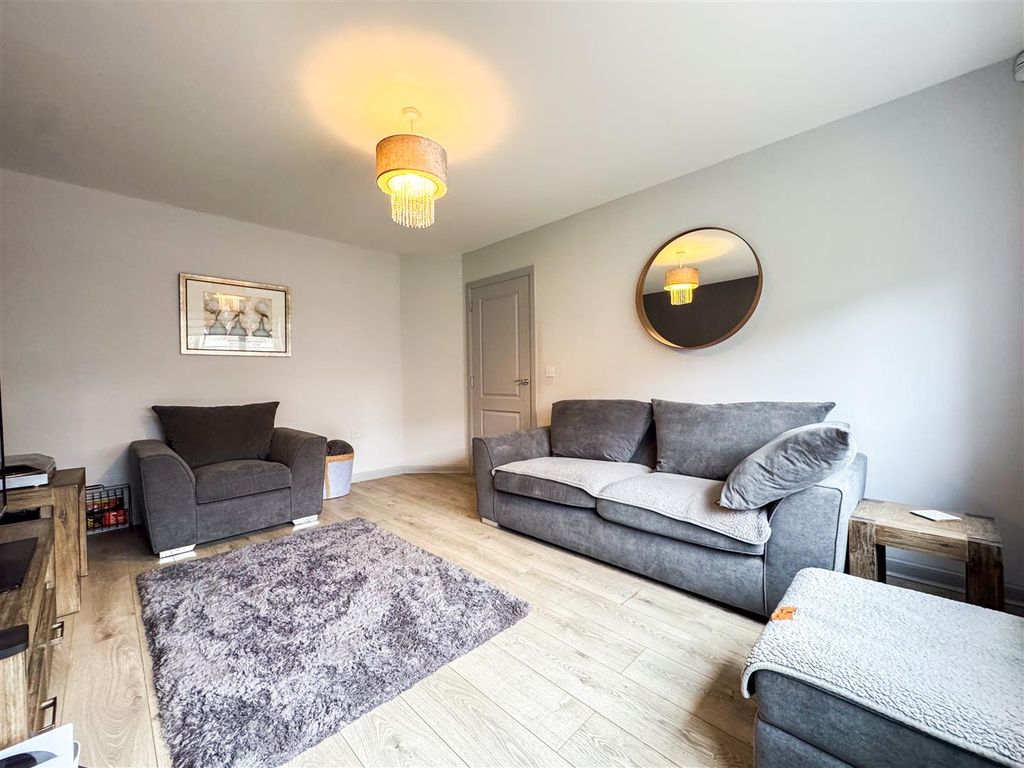 Property photo 3 of 27 Lounge