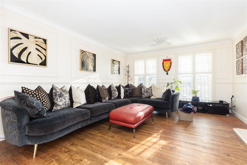 Property photo 2 of 25 Lounge