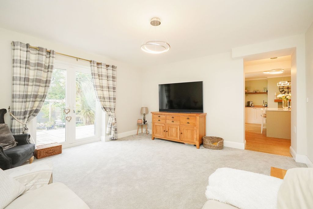 Property photo 3 of 32