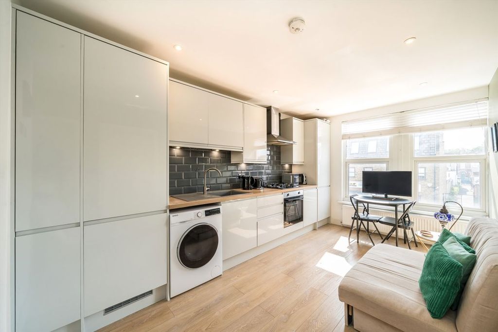 Property photo 1 of 5
