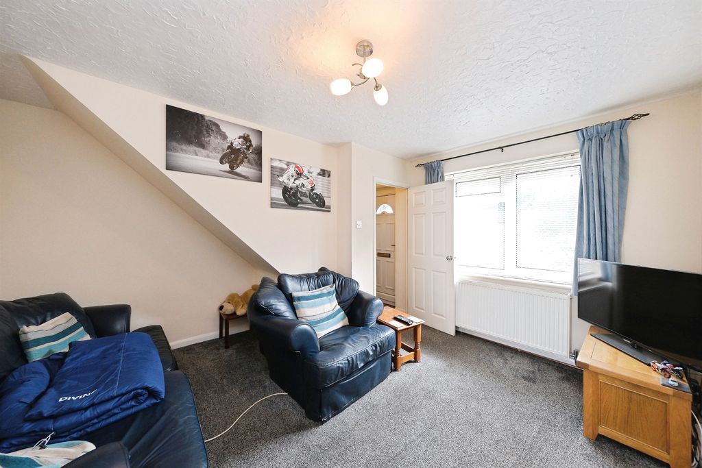 Property photo 2 of 17