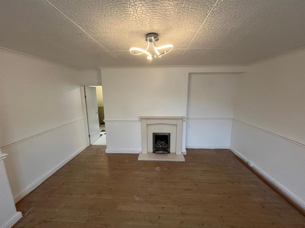 Property photo 3 of 9 Lounge