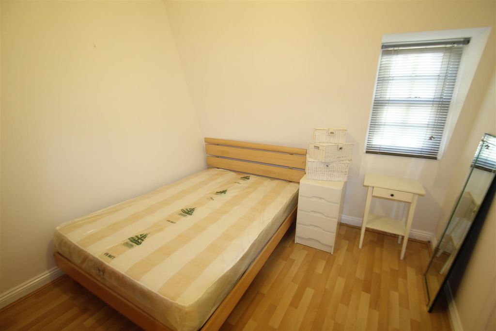 Property photo 3 of 10 Bedroom