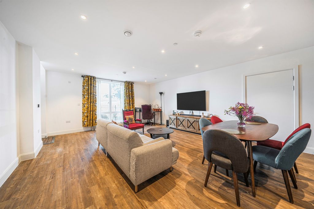 Property photo 2 of 11