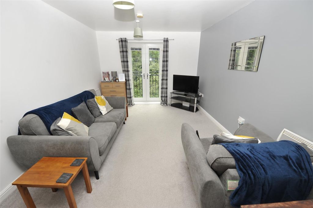 Property photo 2 of 11