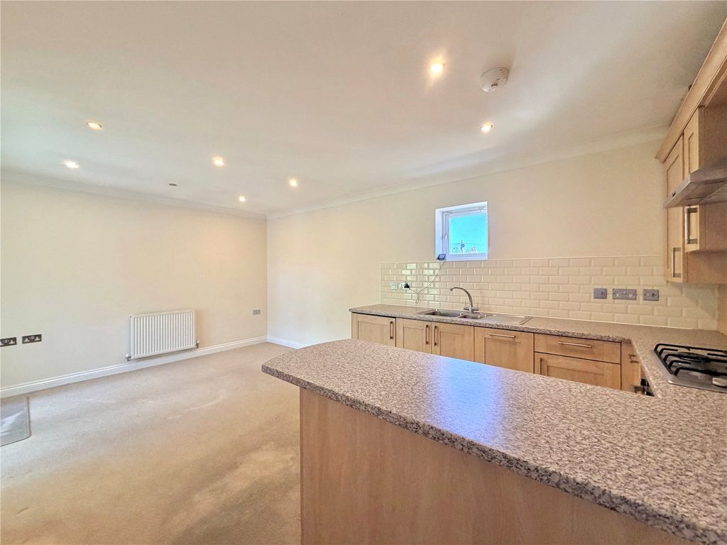 Property photo 2 of 12 Picture No. 15