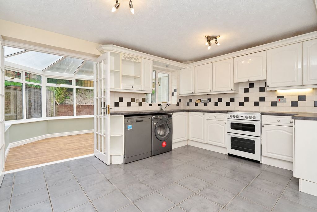 Property photo 3 of 46