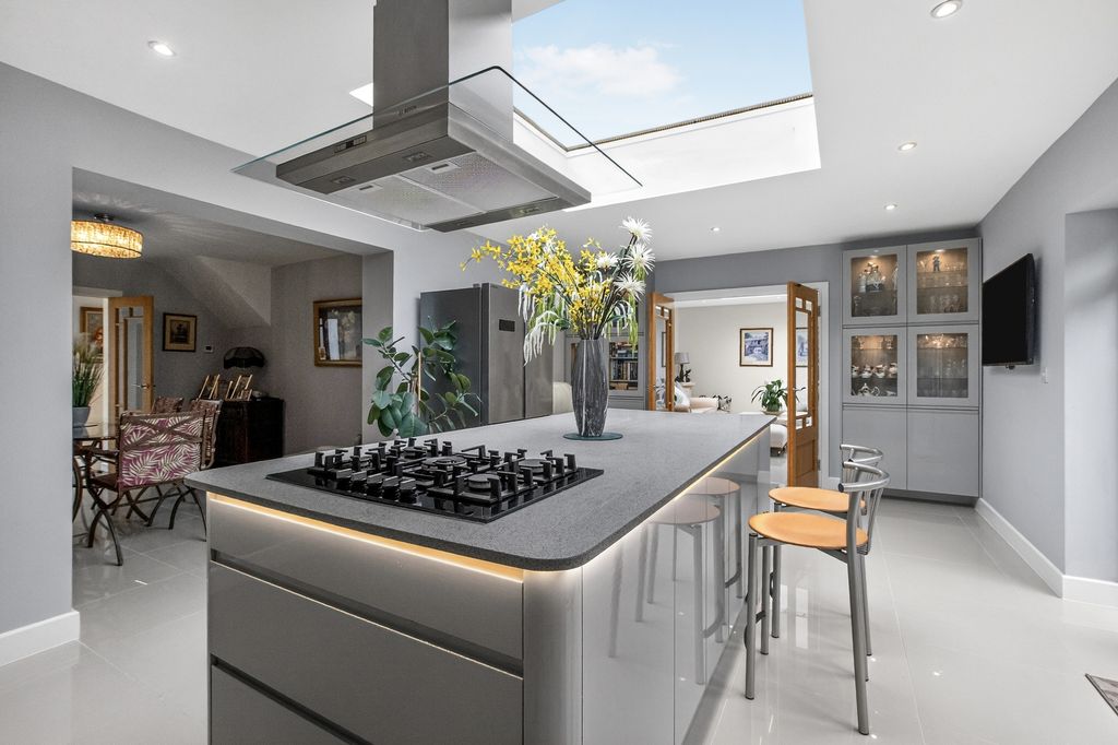 Property photo 2 of 24