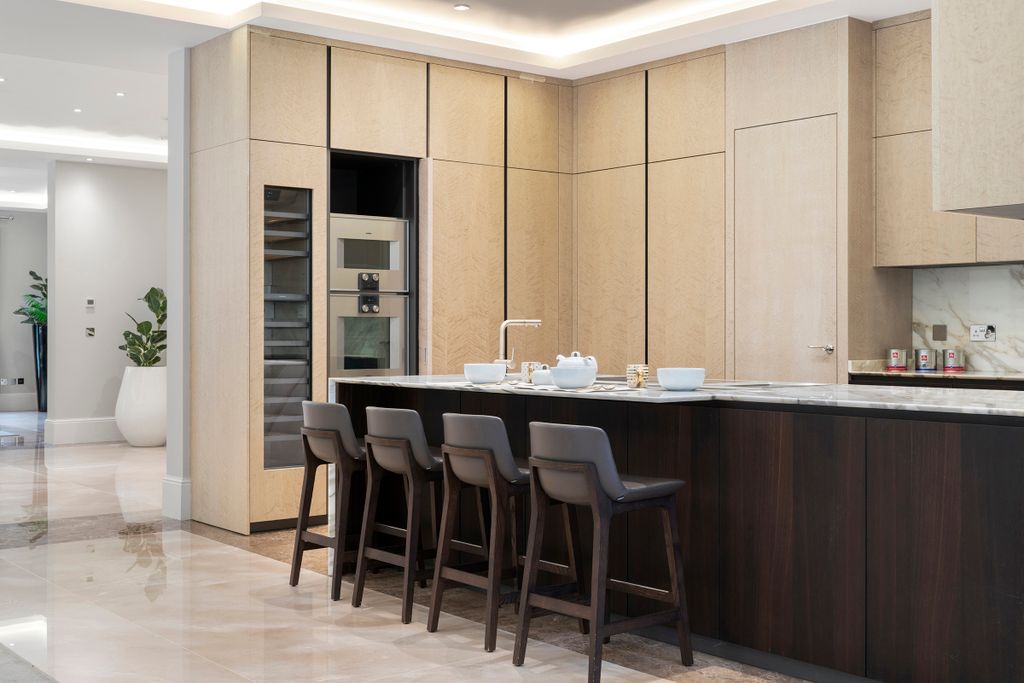 Property photo 3 of 27