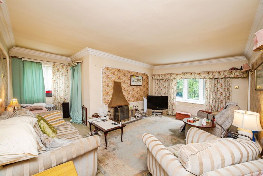 Property photo 2 of 22
