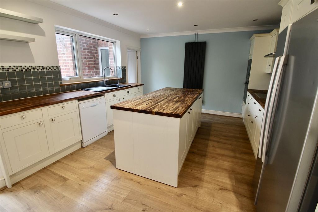 Property photo 1 of 15 Kitchen Diner