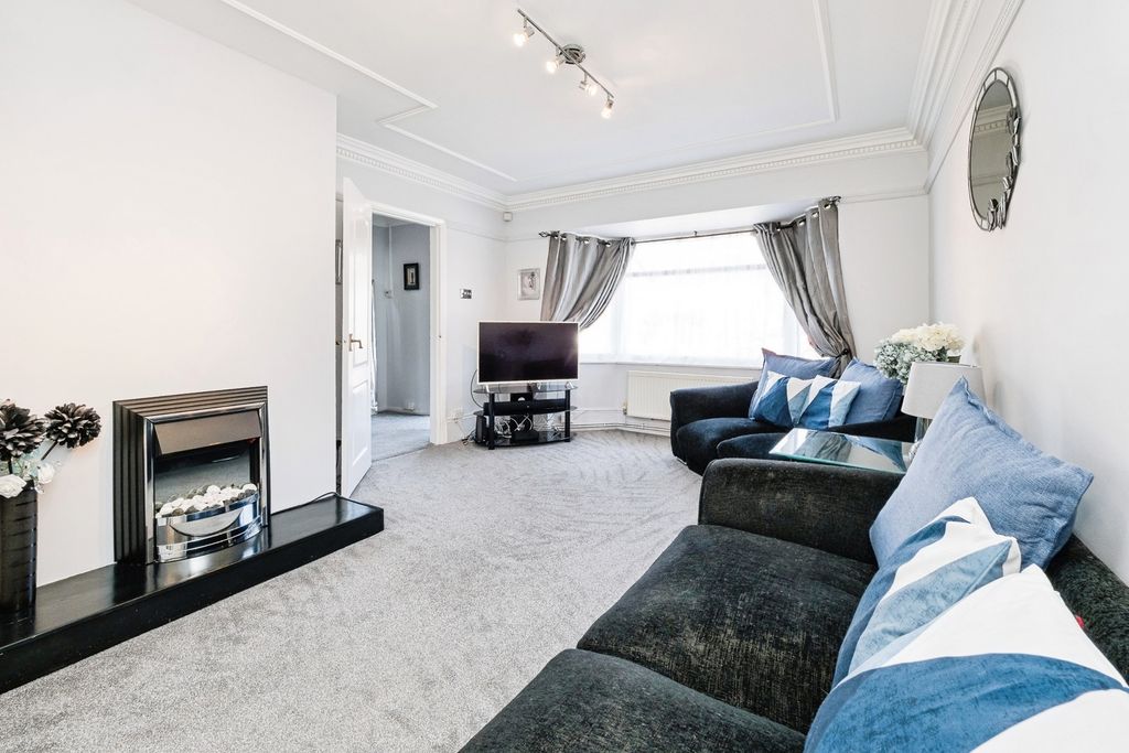 Property photo 3 of 18 Pbox-Img.Jpg