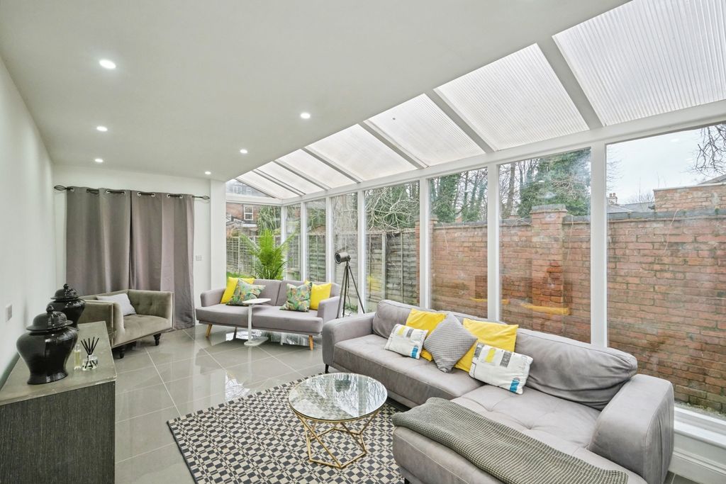 Property photo 3 of 31 Pbox-Img.Jpg