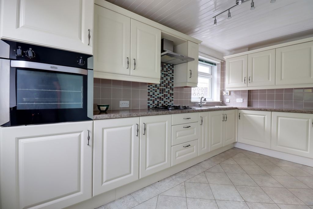 Property photo 2 of 15 Kitchen