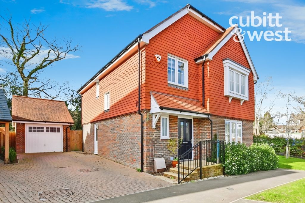 Property photo 1 of 19 External