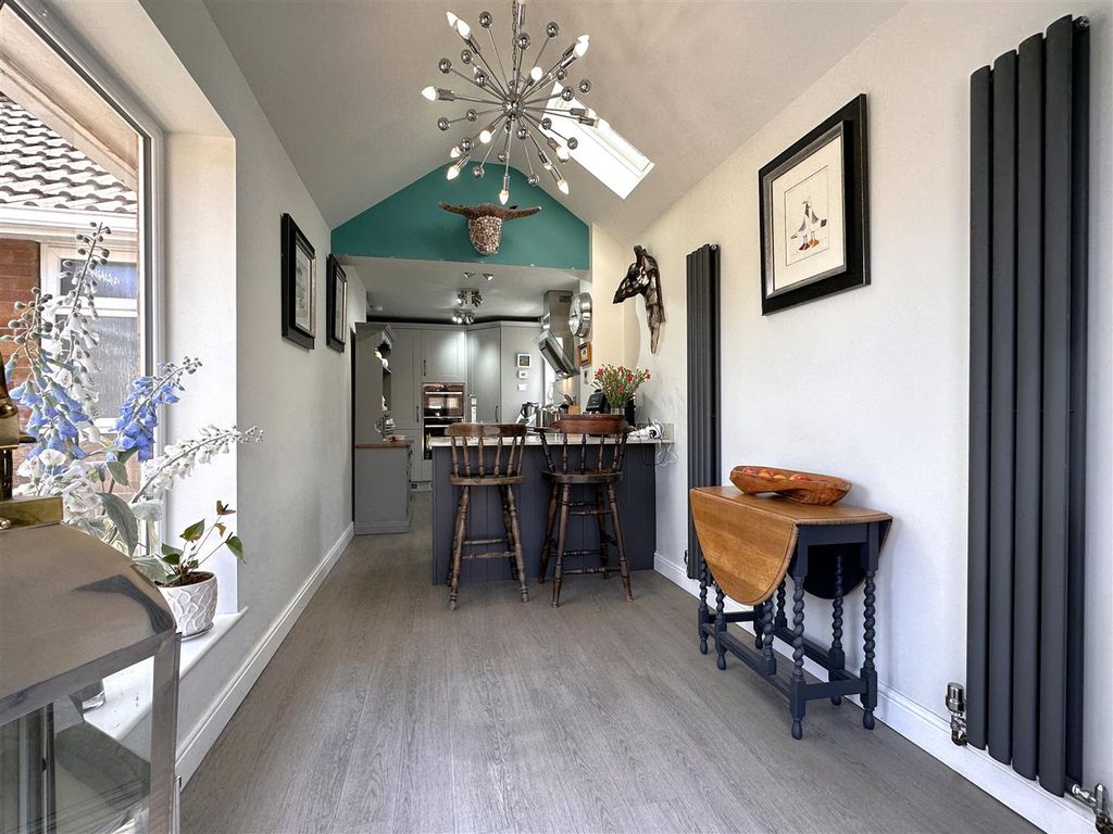 Property photo 2 of 21 Superb Dining Kitchen 444